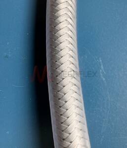 Nitrile Rubber Extruded Tube with Galvanised Steel Braid and PVC Sheath